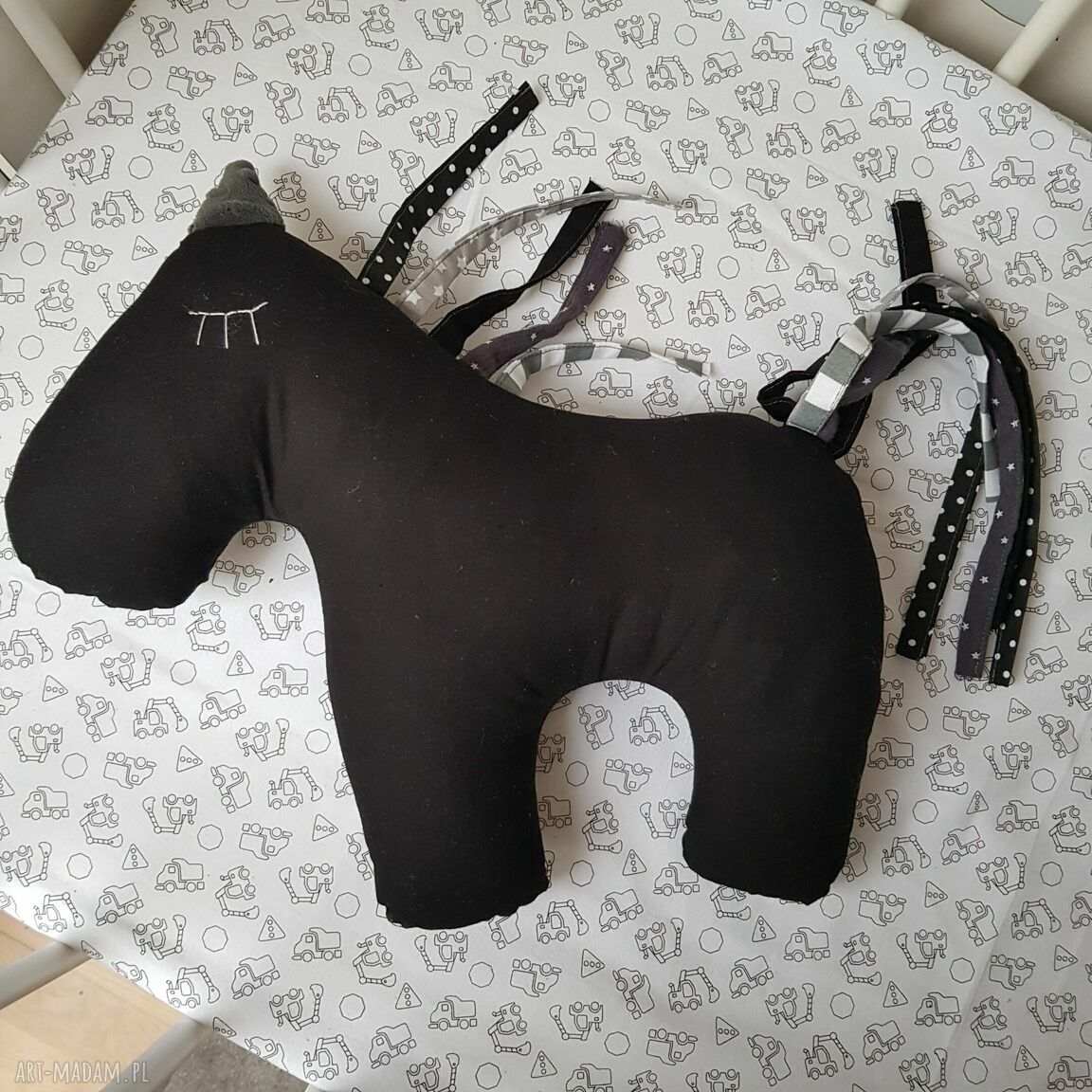 Konik z bawełny handmade - czarna przytulanka i poduszka dla dziecka