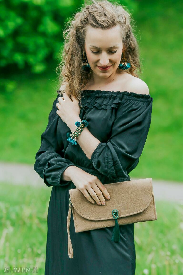 Ręcznie szyta kopertówka camel boho z chwostem i haftem soutache na Komunię