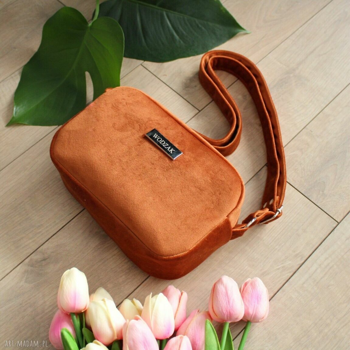 na ramię: Torebka listonoszka mini z cynamonowego weluru Ręcznie zrobione