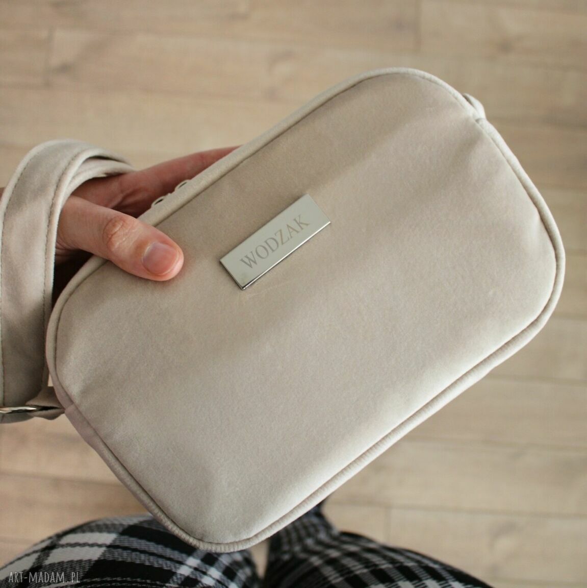 Torebka listonoszka mini kremowego weluru beżowa kopertówka