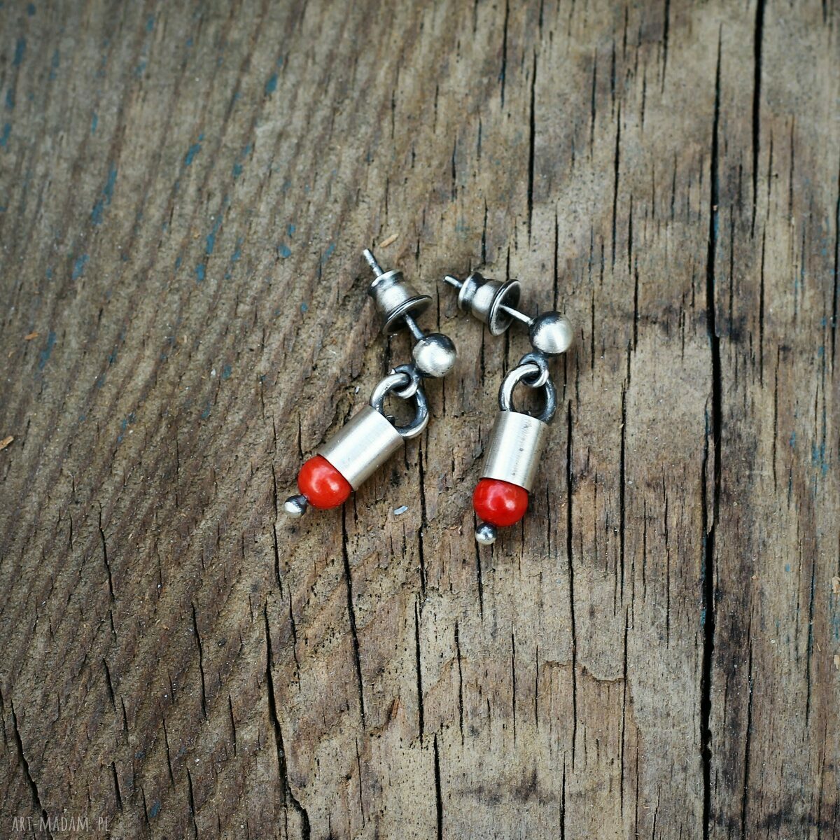 Koralowe kolczyki na sztyfty ze srebra 925 - kulka korala 4 mm
