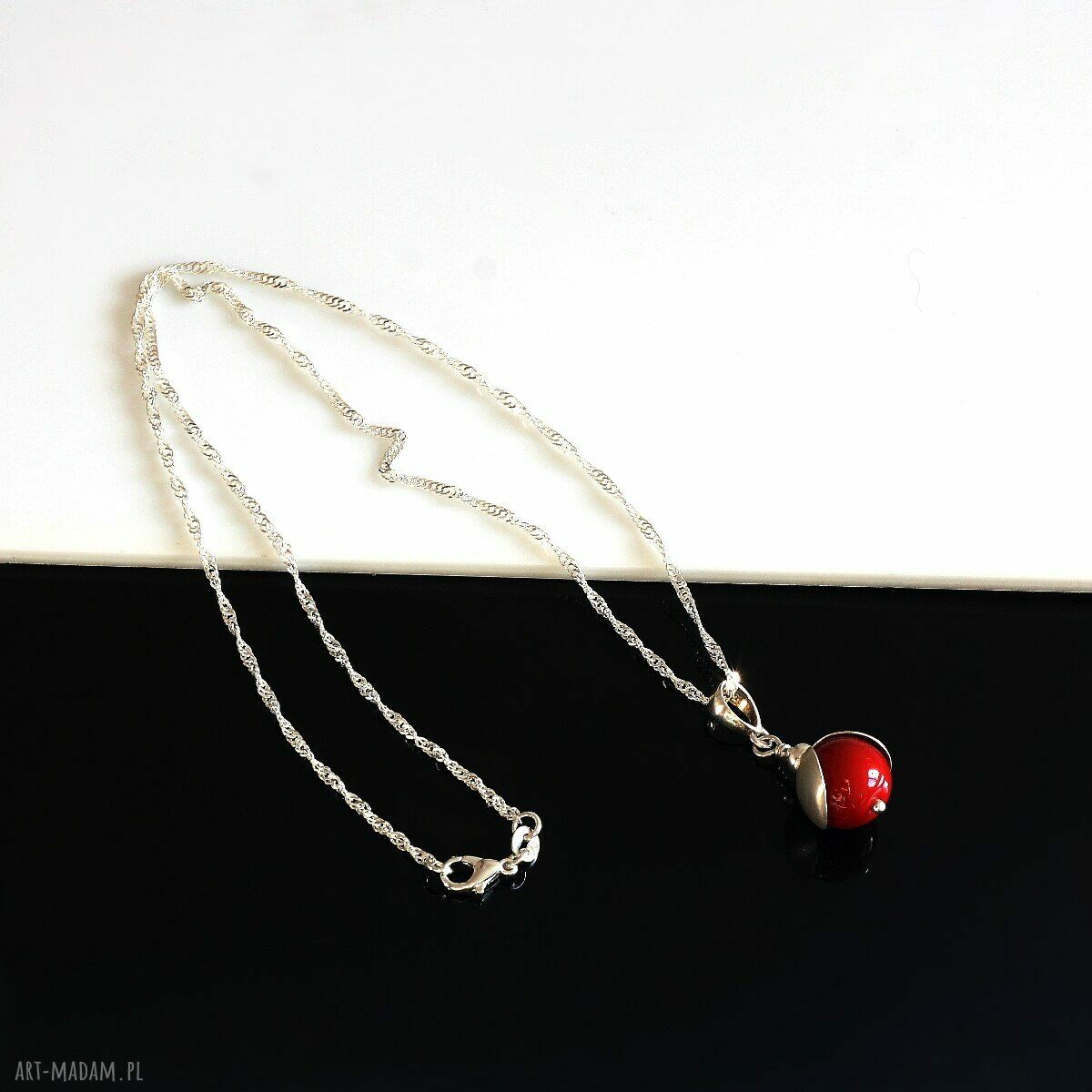 Koral w muszli - naszyjnik handmade ze srebra 925 i czerwonego korala