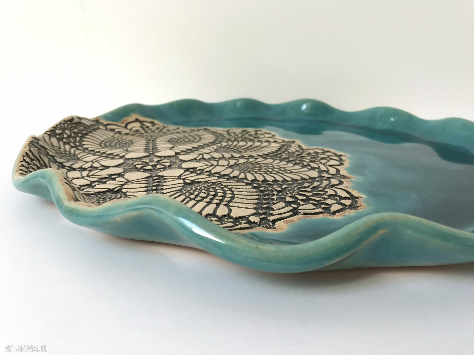 Koronkowa patera z turkusem - ceramiczny talerz folkowy