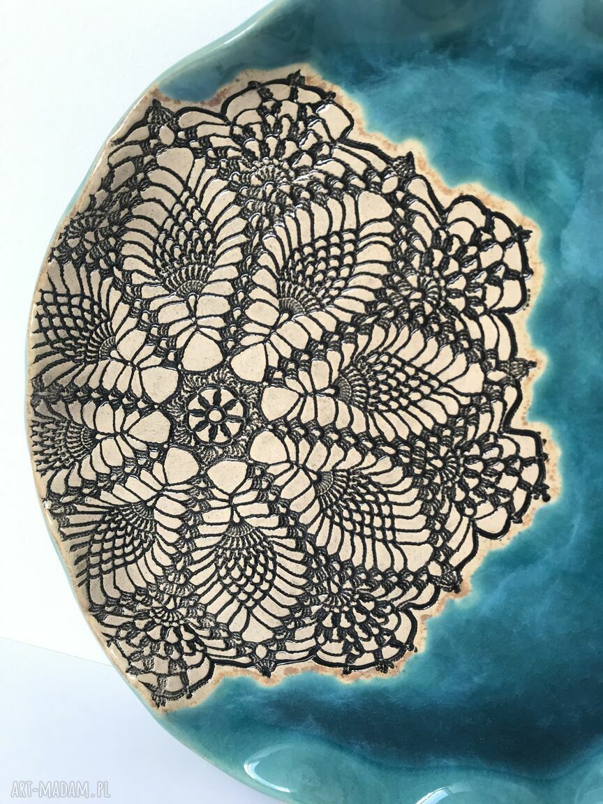 Koronkowa patera z turkusem - ceramiczny talerz folkowy