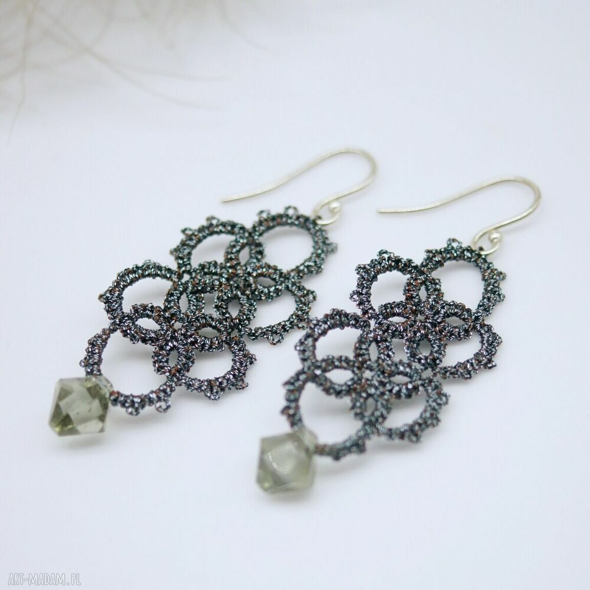 Koronkowe kolczyki frywolitka 092 w szarym blasku Swarovski - vintage i bardzo lekkie