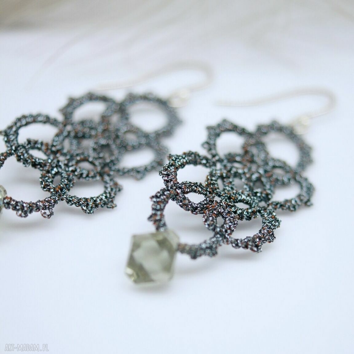 Koronkowe kolczyki frywolitka 092 w szarym blasku Swarovski - vintage i bardzo lekkie