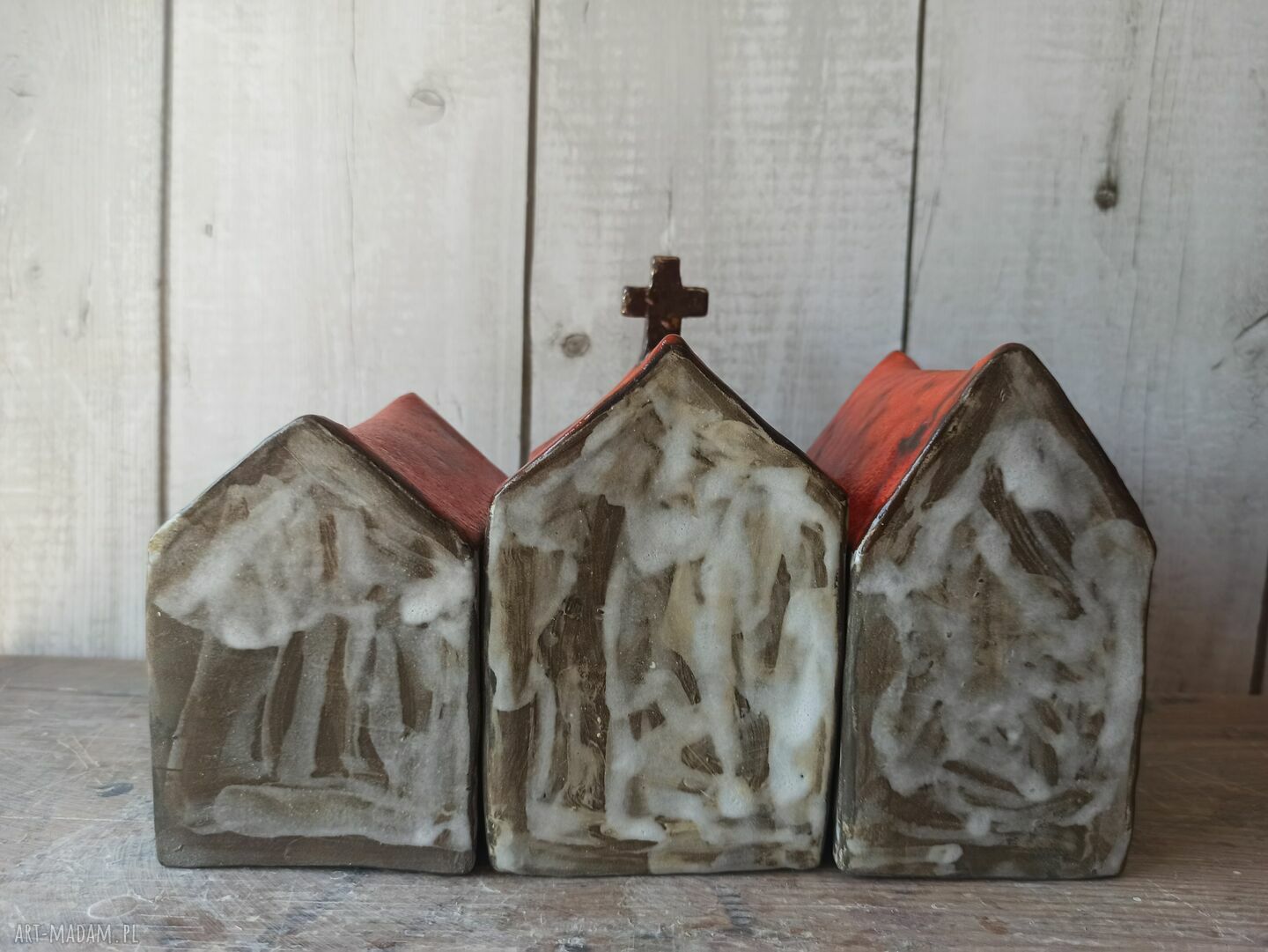 Kościółek 3-nawowy z krzyżem - ceramika handmade
