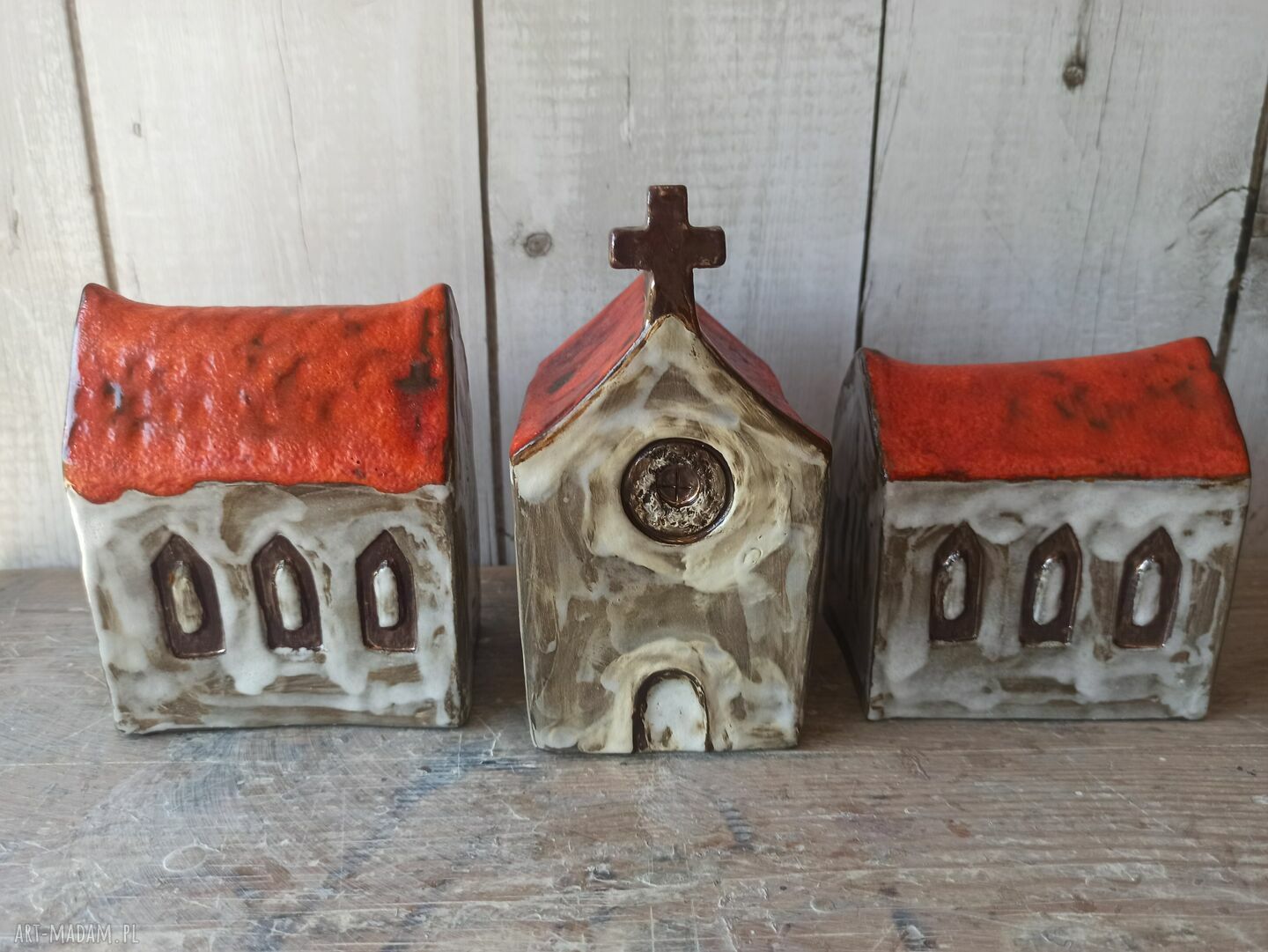 Kościółek 3-nawowy z krzyżem - ceramika handmade