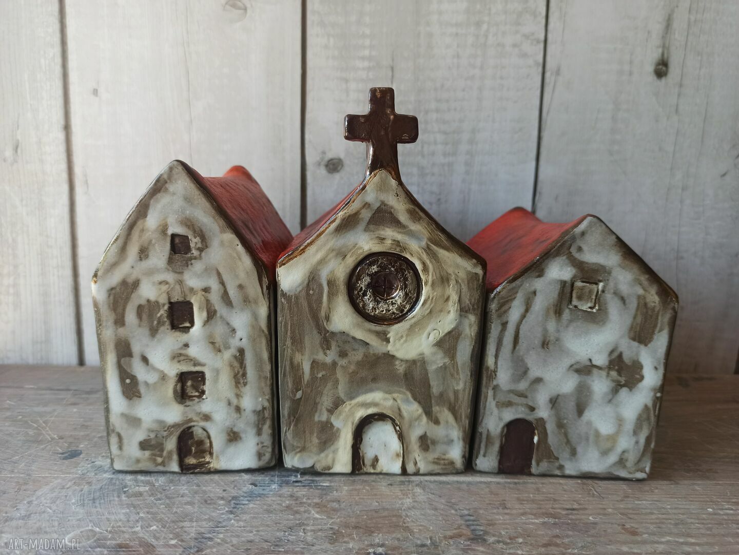 Kościółek 3-nawowy z krzyżem - ceramika handmade
