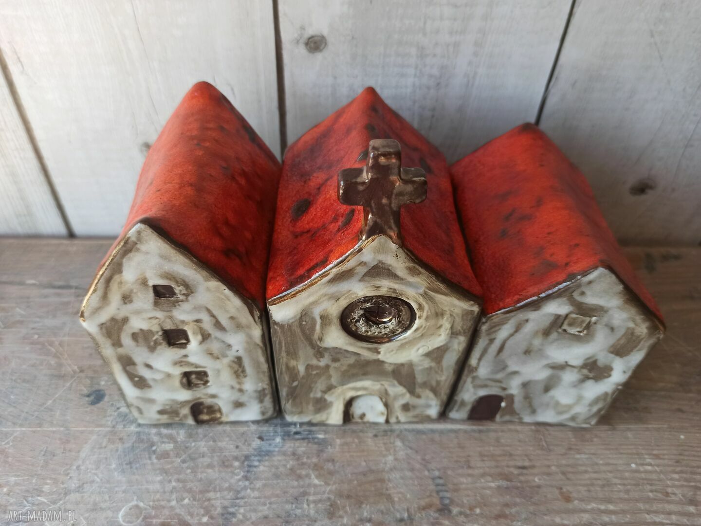 Kościółek 3-nawowy z krzyżem - ceramika handmade