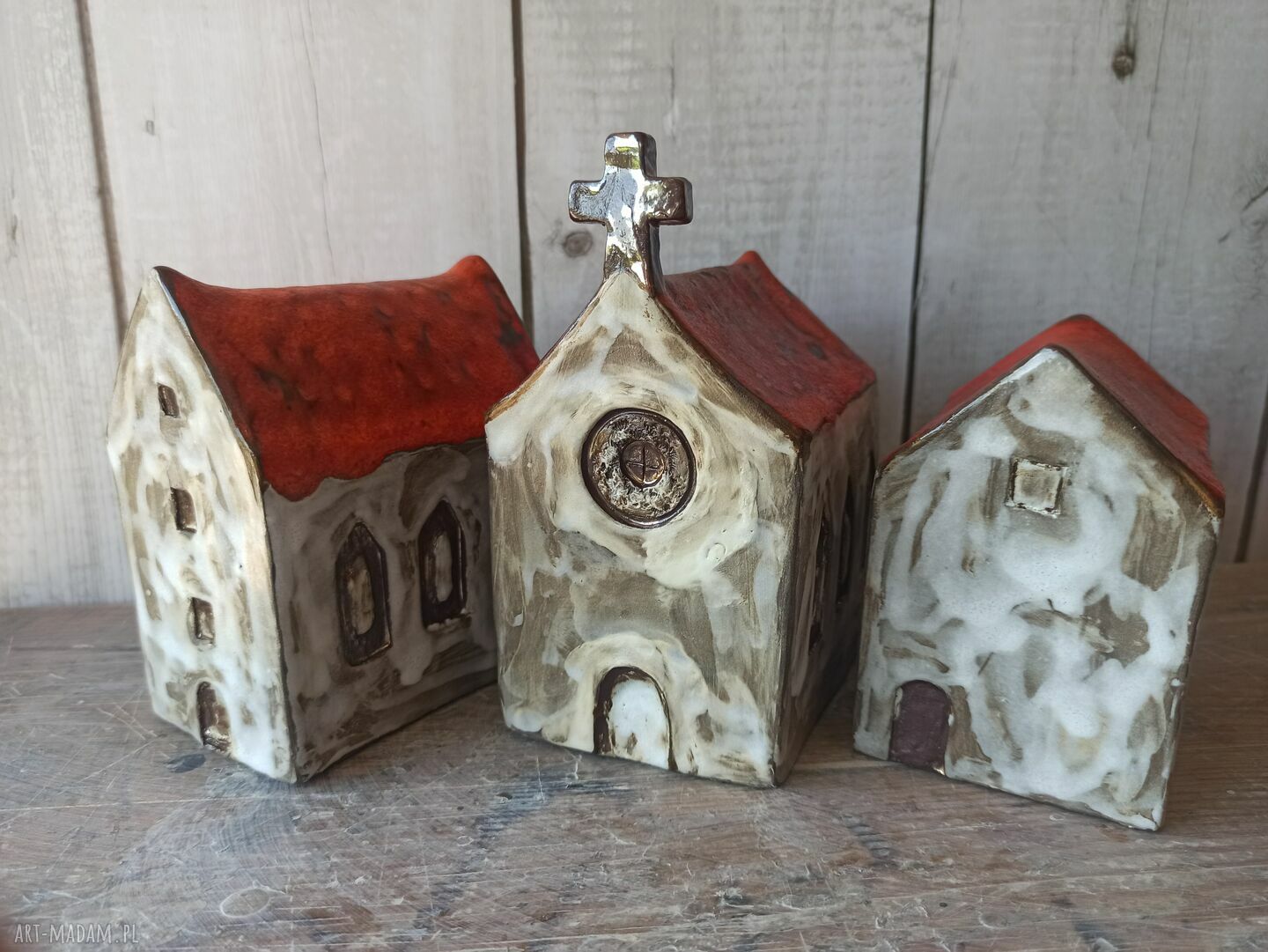 Kościółek 3-nawowy z krzyżem - ceramika handmade