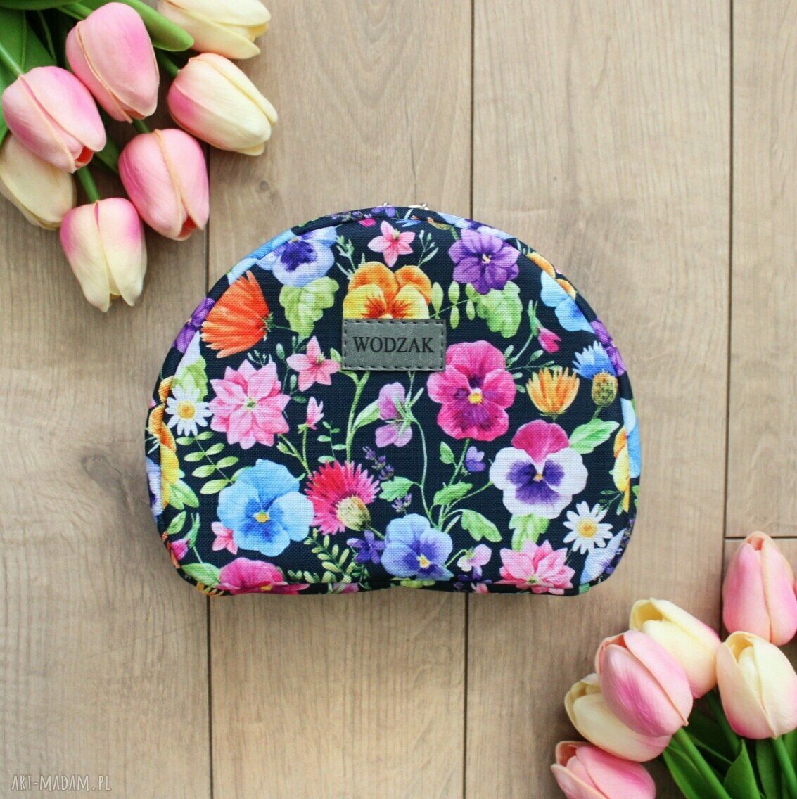 kosmetyczki: Kosmetyczka półksiężyc w bratki hand made