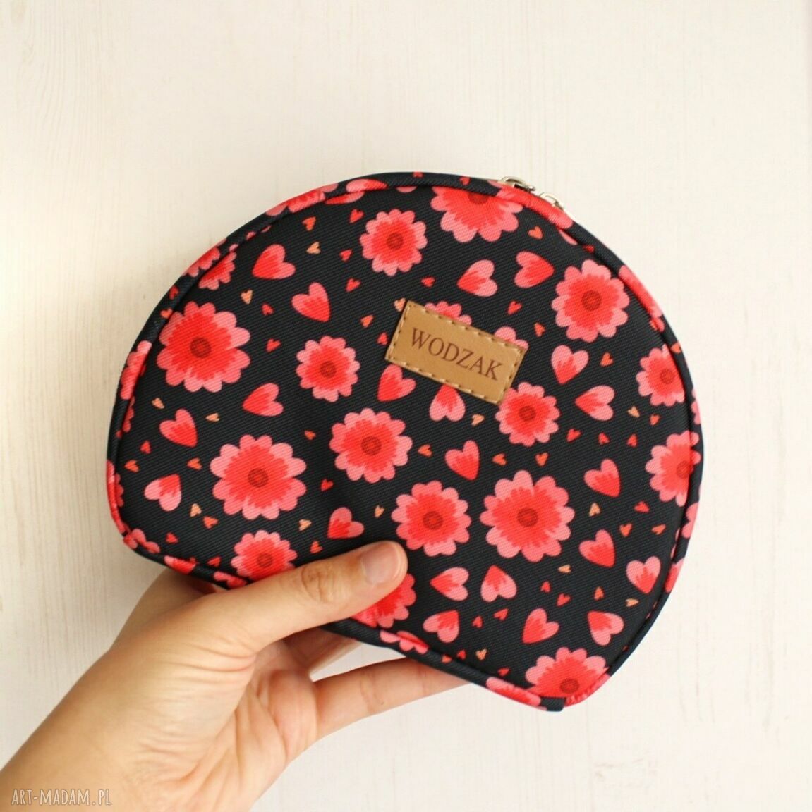 Kosmetyczka półksiężyc wzór damska czarna czerwona