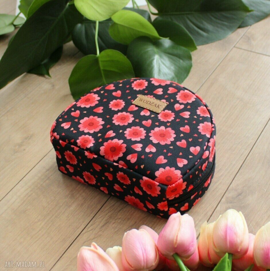 kosmetyczki: Kosmetyczka półksiężyc w czerwony wzór Ręczne wykonanie
