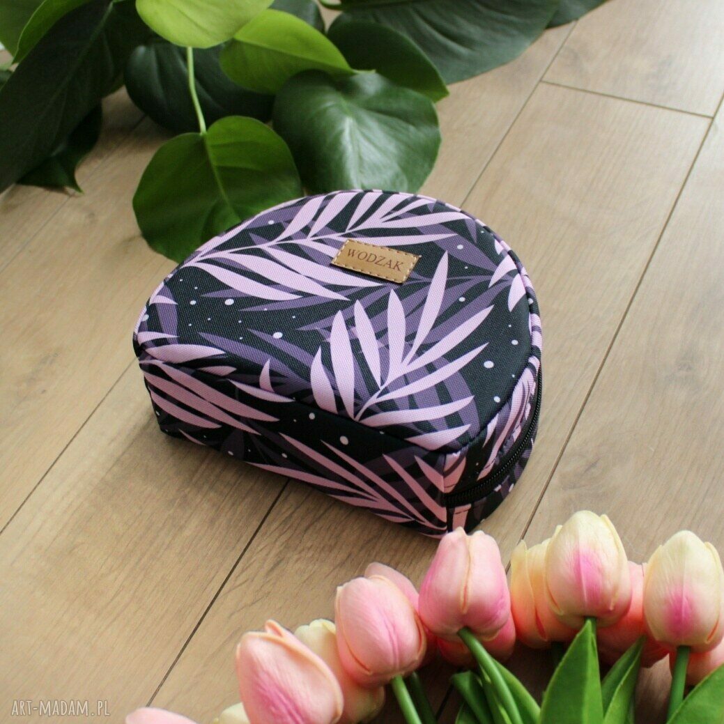 kosmetyczki: Kosmetyczka półksiężyc w fioletowe liście Ręczne wykonanie