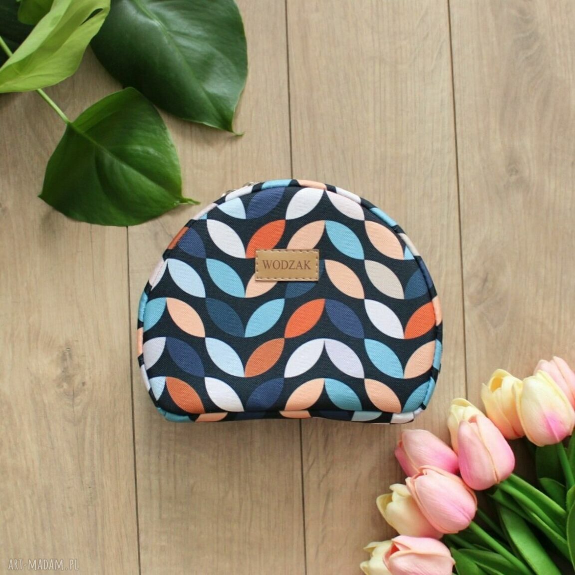 kosmetyczki: Kosmetyczka półksiężyc w kolorowe listki Ręczne wykonanie