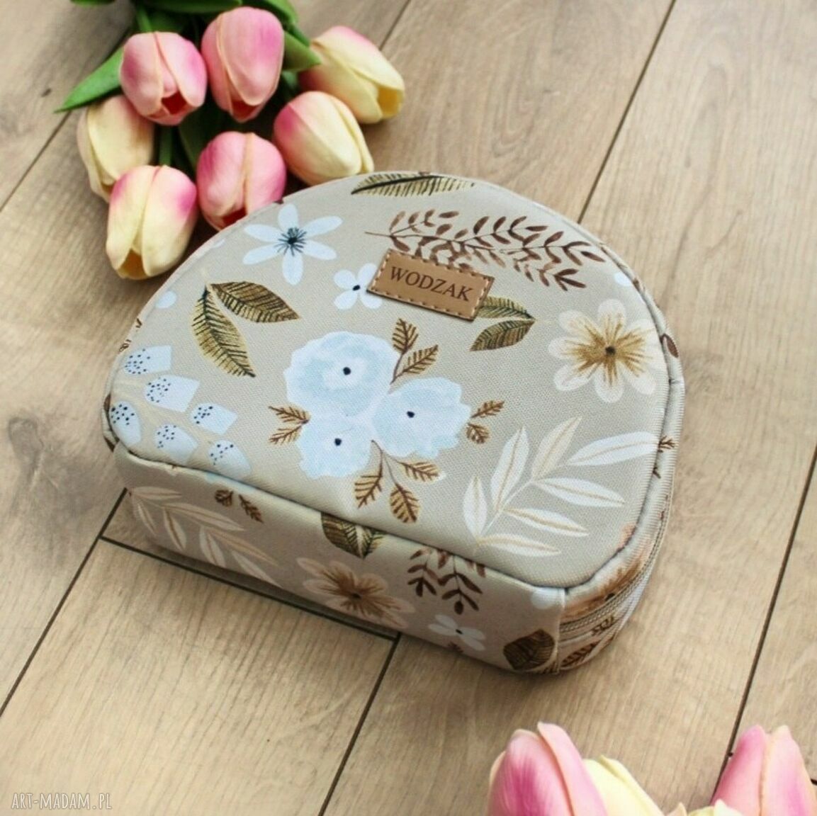 kosmetyczki: Kosmetyczka półksiężyc w listki i kwiaty hand made