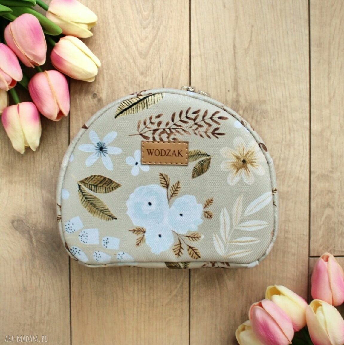 kosmetyczki: Kosmetyczka półksiężyc w listki i kwiaty hand made