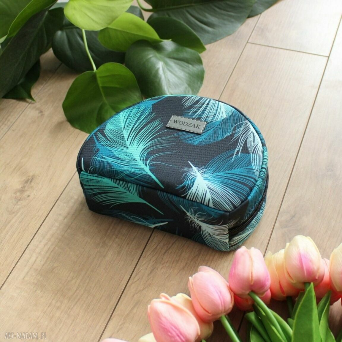 kosmetyczki: Kosmetyczka półksiężyc w turkusowe pióra Ręczne wykonanie