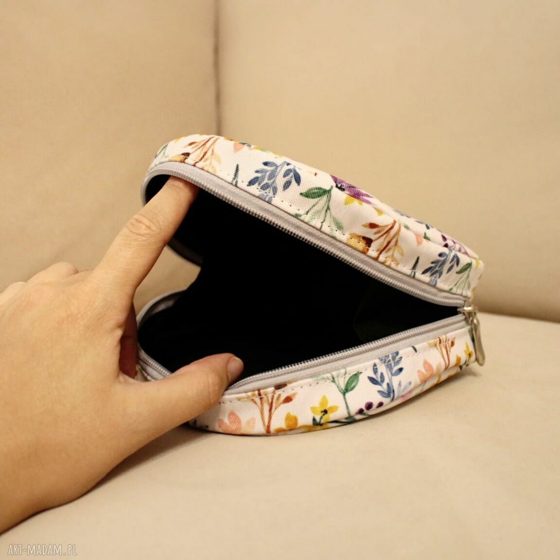 kosmetyczki: Kosmetyczka półksiężyc w wiosenny wzór, wodoodporna Autorskie
