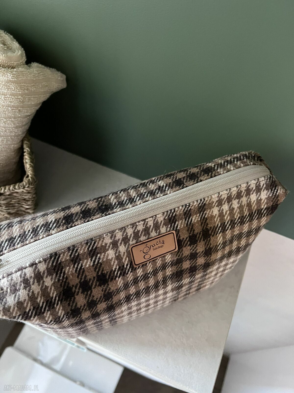 Ręcznie szyta kosmetyczka w klasyczną kratę - elegancki styl vintage