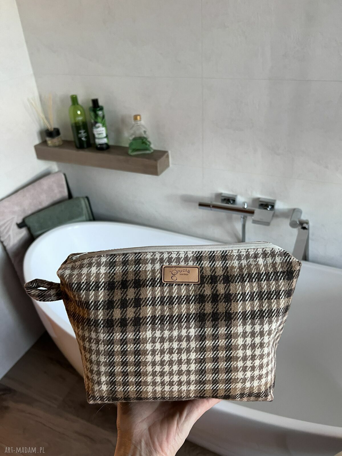 Ręcznie szyta kosmetyczka w klasyczną kratę - elegancki styl vintage