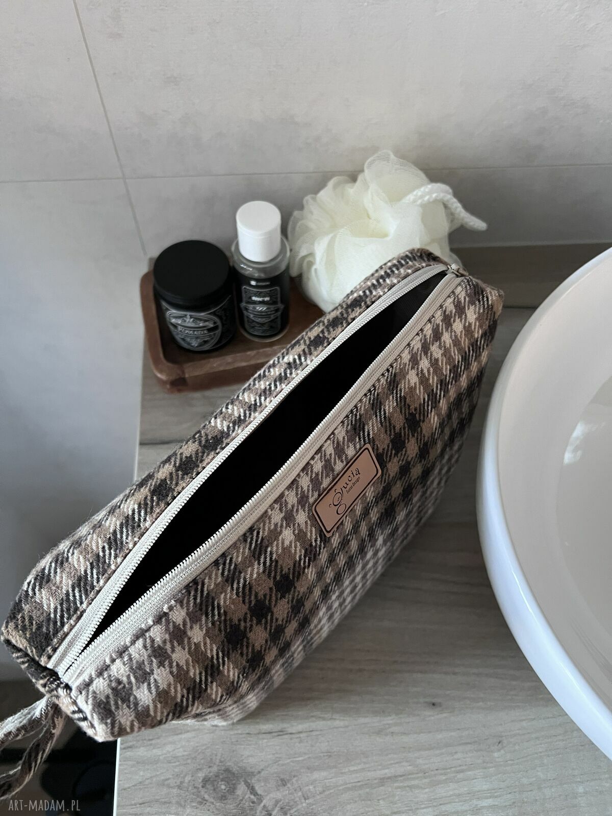 Ręcznie szyta kosmetyczka w klasyczną kratę - elegancki styl vintage