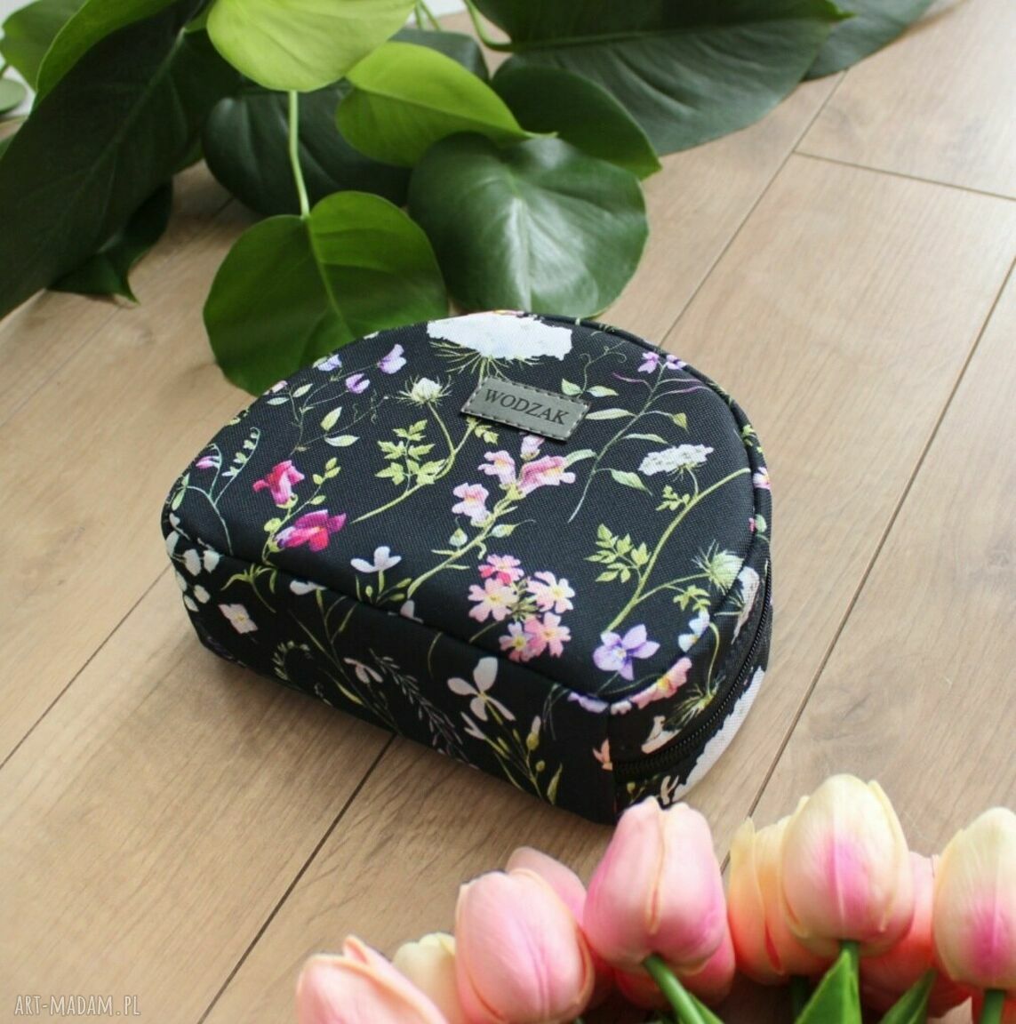 kosmetyczki: Kosmetyczka półksiężyc w wiosenną łąkę, wodoodporna Autorskie