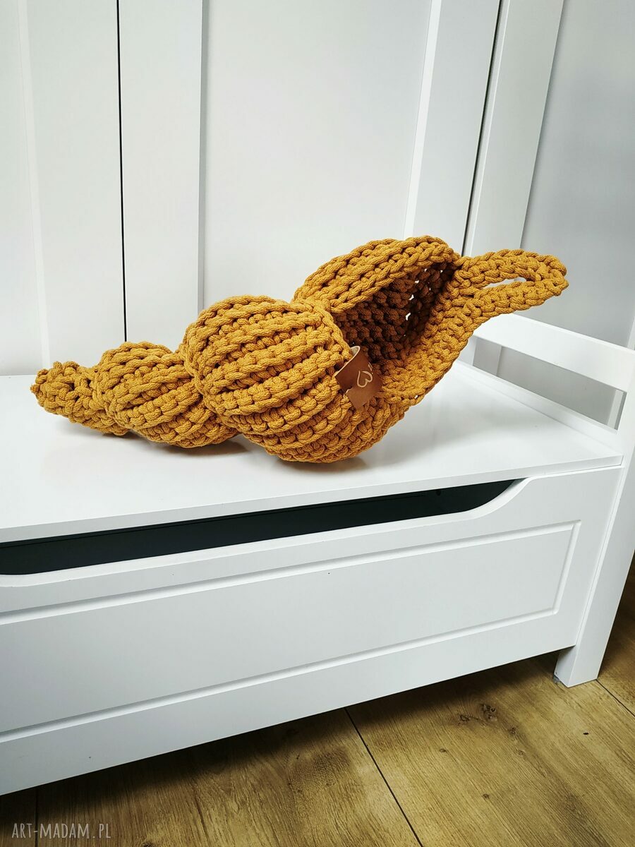 Kosz Muszla podłużna - wisząca dekoracja do łazienki na szydełku (56 cm)