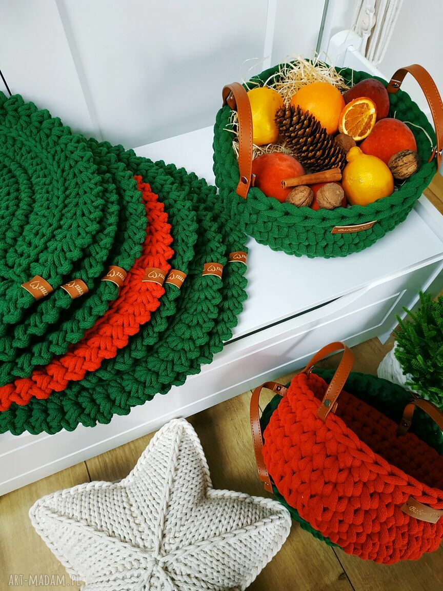 Czerwony kosz na owoce szydełkowany z grubego sznurka (26 cm)