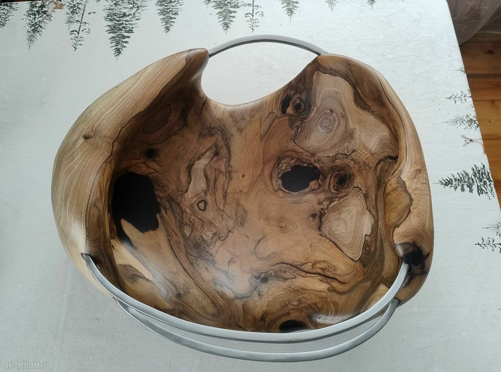 Kosz na owoce - duża misa rzeźbiona z orzecha włoskiego do dekoracji stołu
