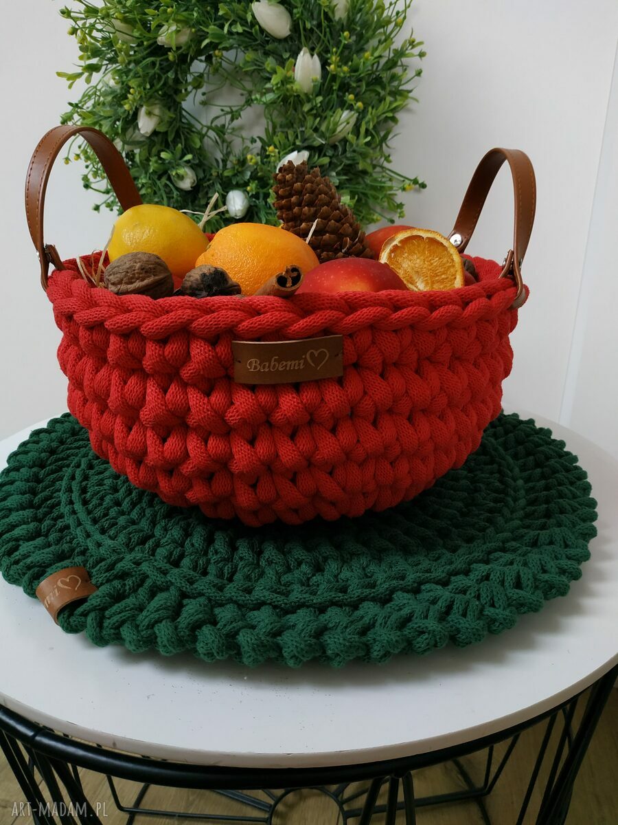 Czerwony kosz na owoce szydełkowany z grubego sznurka (26 cm)