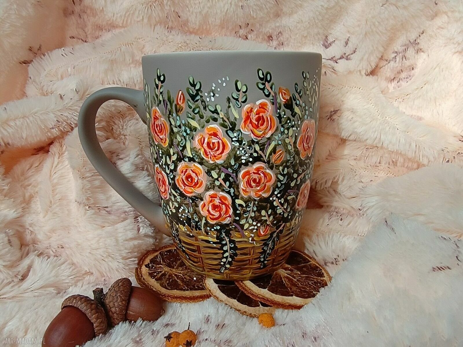 Kosz róż. Ręcznie malowany kubek 300 ml