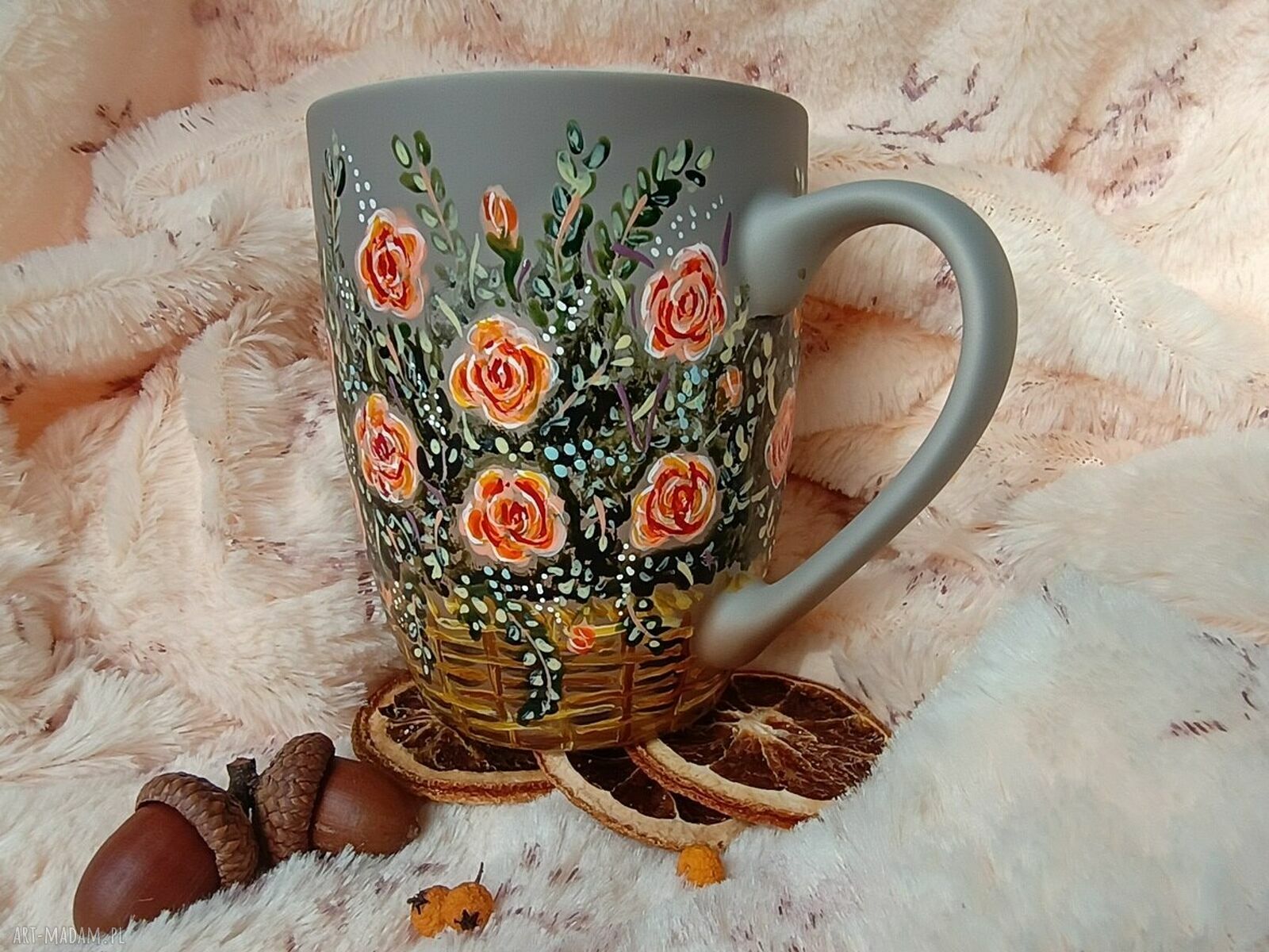 Kosz róż. Ręcznie malowany kubek 300 ml
