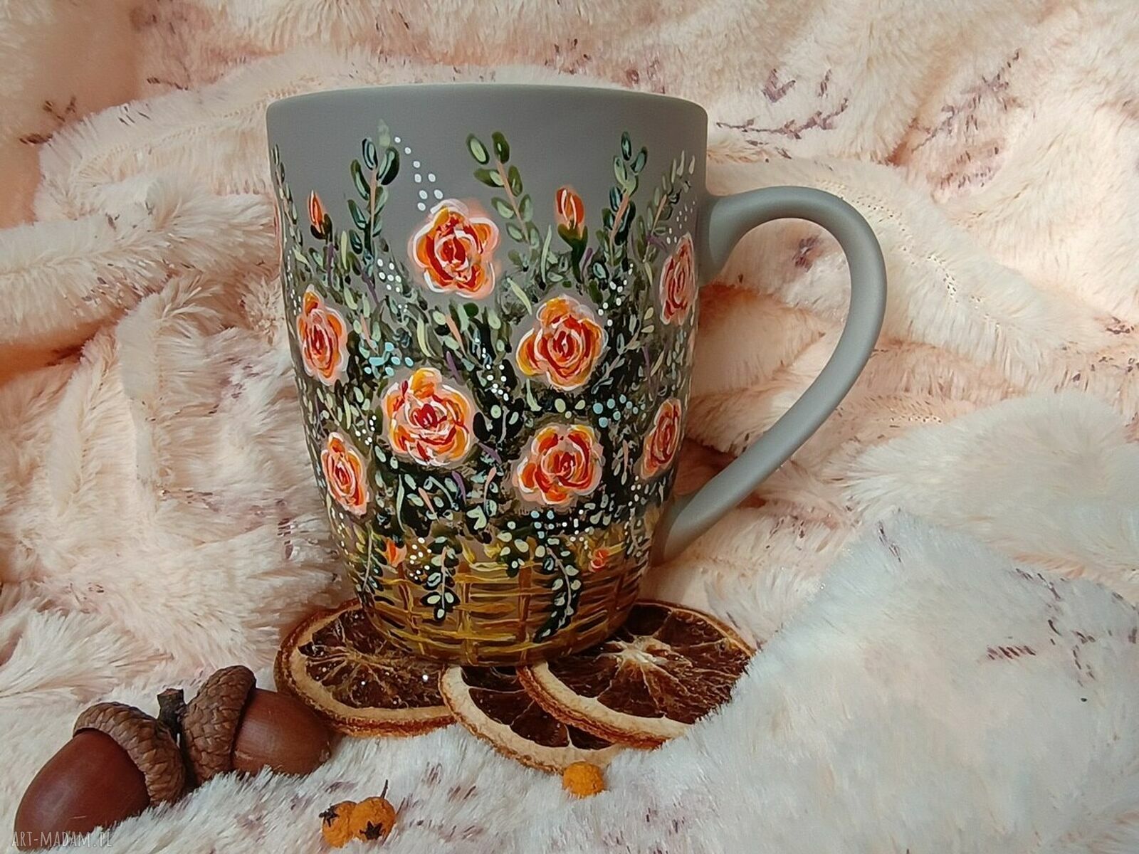 Kosz róż. Ręcznie malowany kubek 300 ml