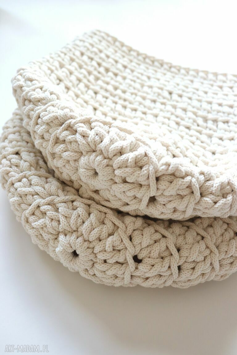 Kosz wiszący handmade szydełkowy do pokoju dziecka z ekologicznej bawełny