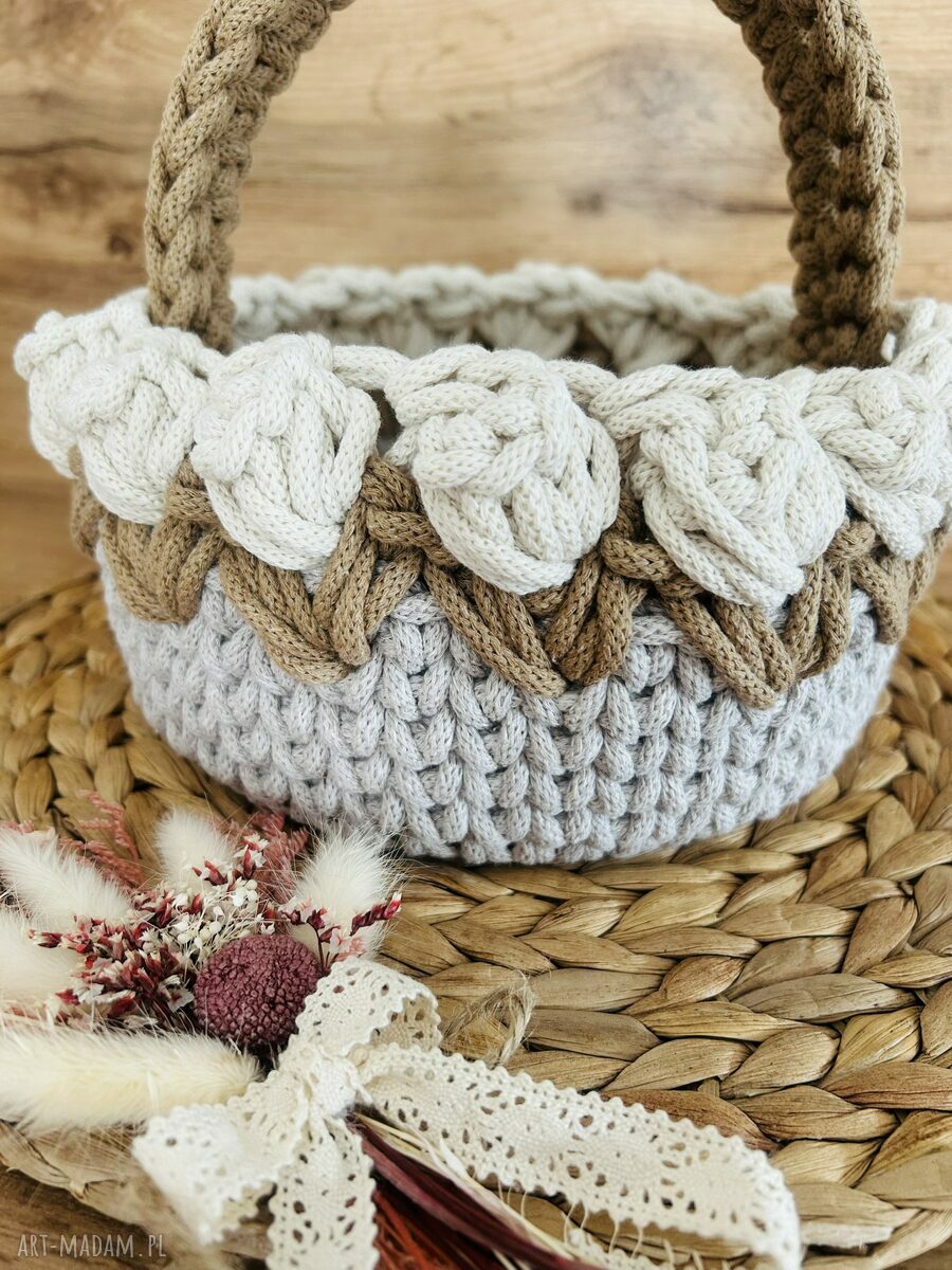 Koszyczek wielkanocny z sznurka na szydełku - boho z kwiatuszkami