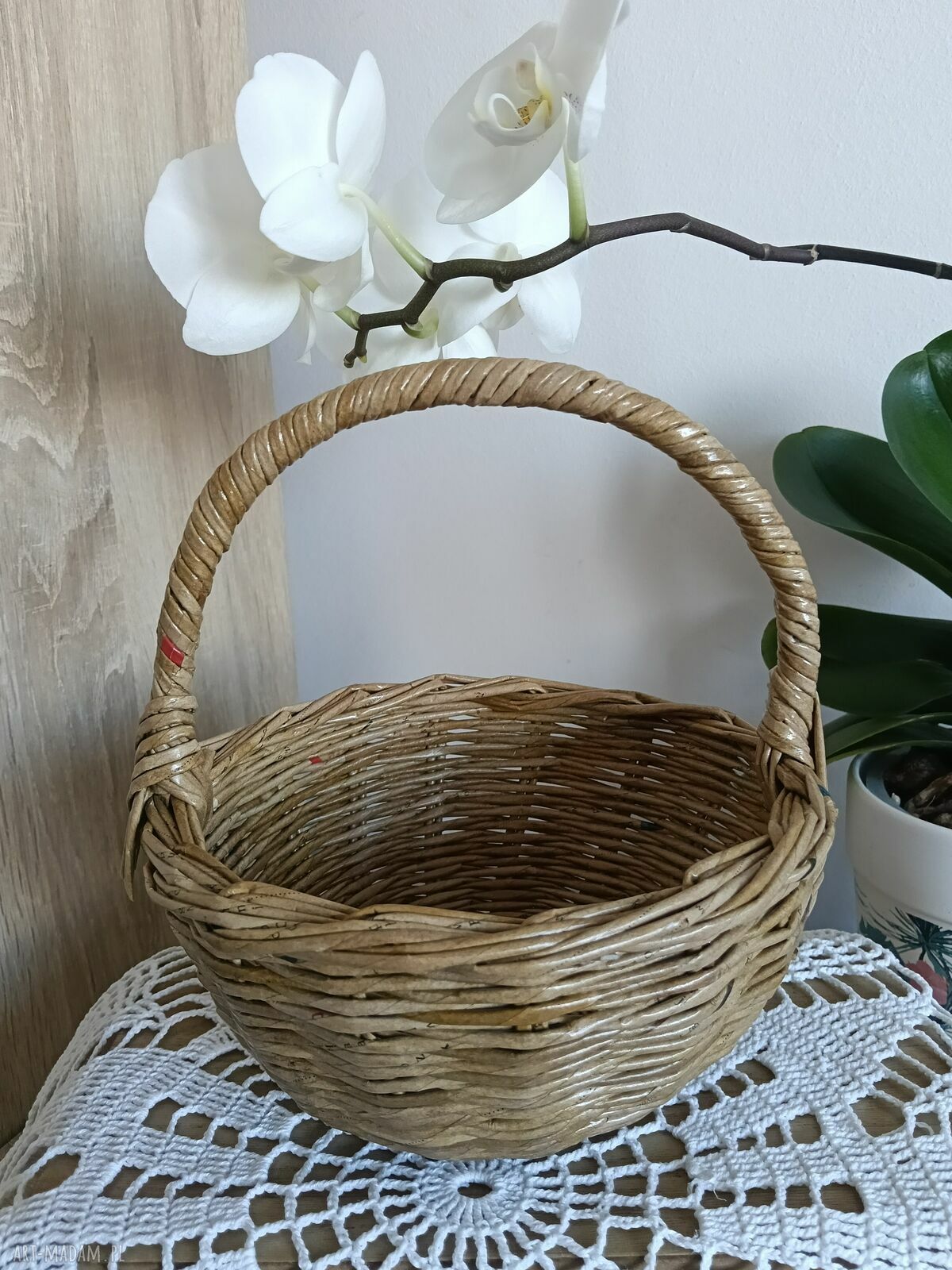 Koszyczek wiklinowy wielkanocny na święcenie pokarmów i pisanki