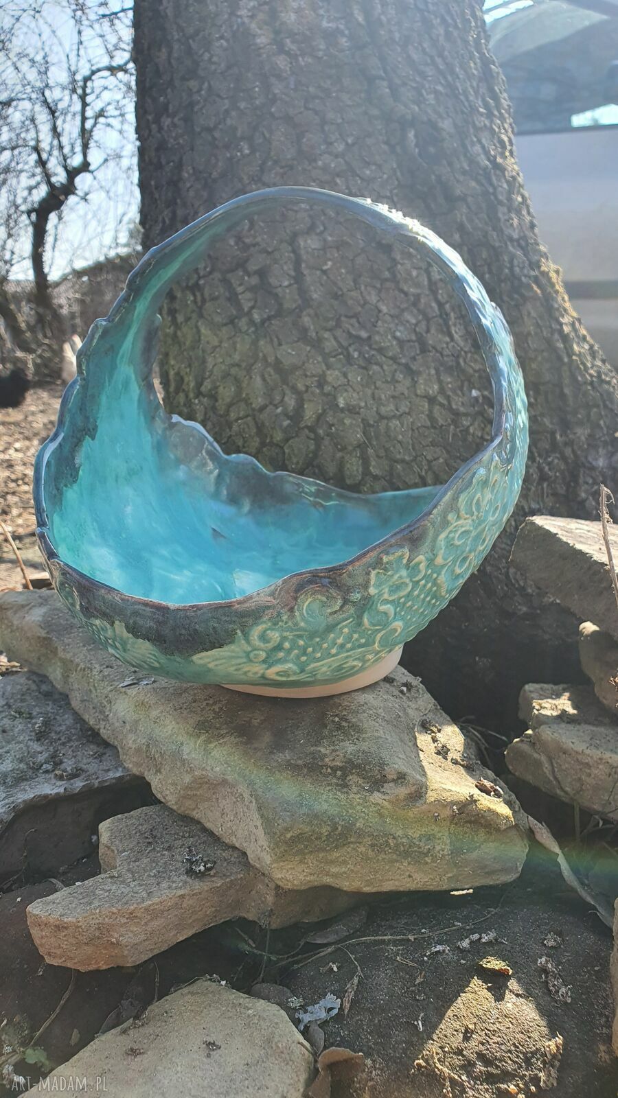 Turkusowy koszyk ceramiczny - ręcznie wykonana ozdoba stołu na Wielkanoc