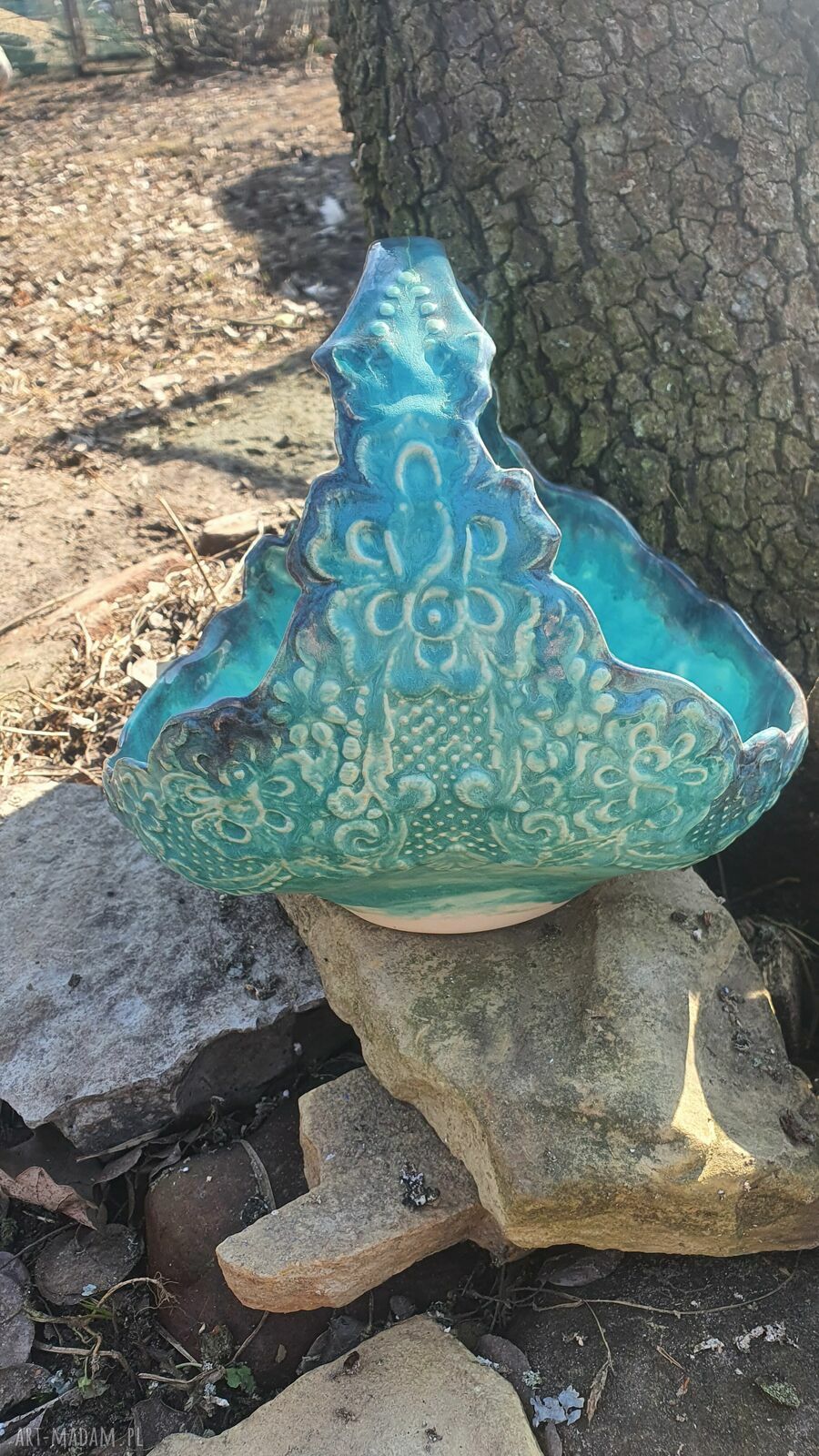 Turkusowy koszyk ceramiczny - ręcznie wykonana ozdoba stołu na Wielkanoc