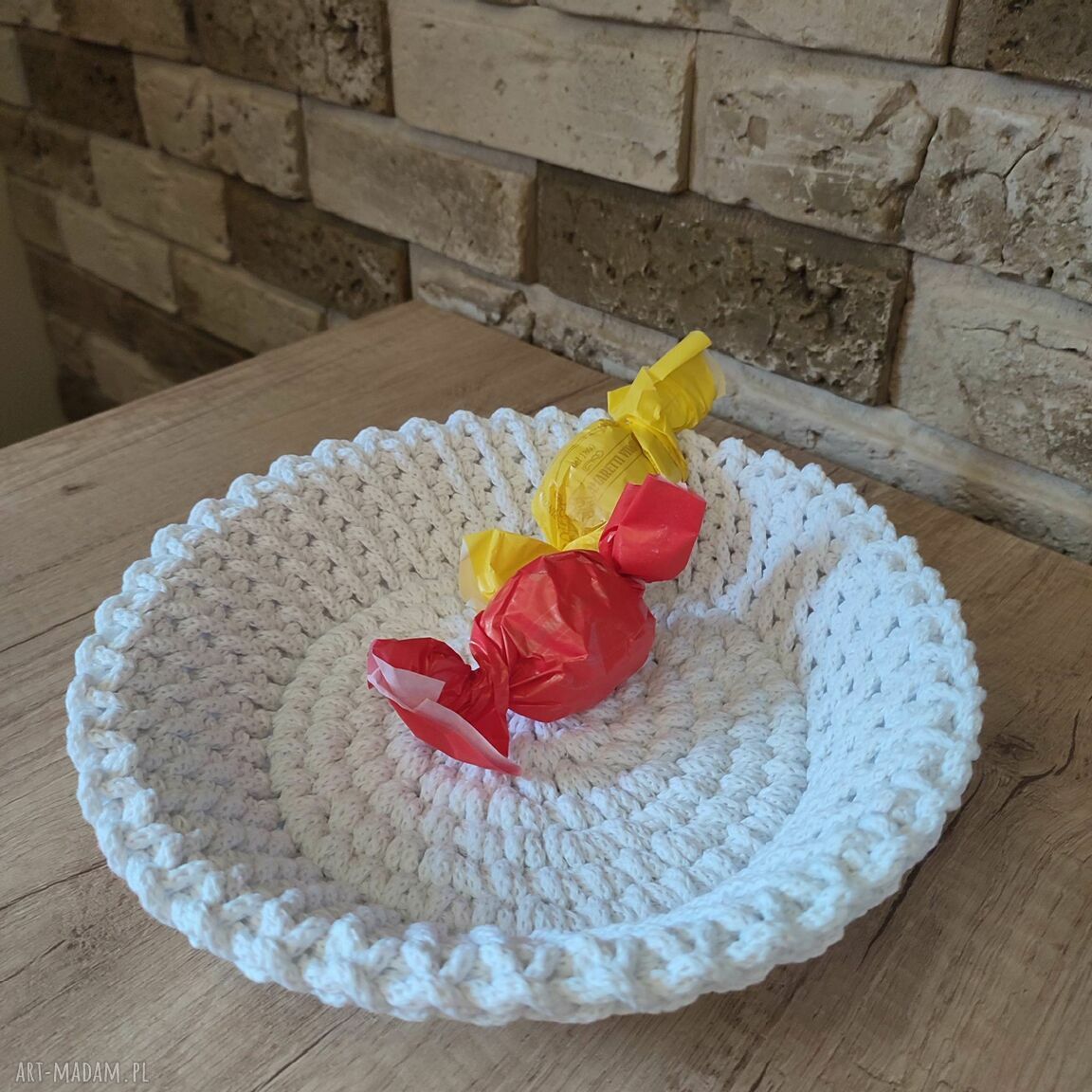 Ręcznie robiony koszyk okrągły ze sznurka 17x7 cm (biały) do kuchni i jadalni