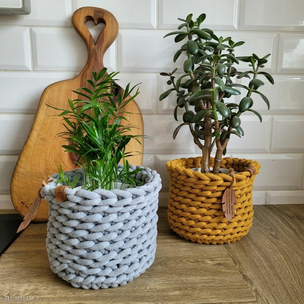 Koszyk-osłonka na doniczkę z grubego sznurka bawełnianego (15 cm) - ręcznie pleciona