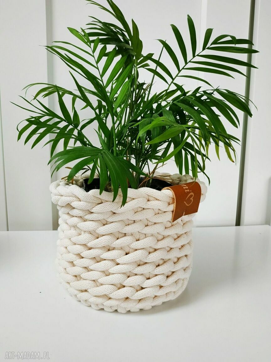 Koszyk-osłonka na doniczkę z grubego sznurka bawełnianego (15 cm) - ręcznie pleciona