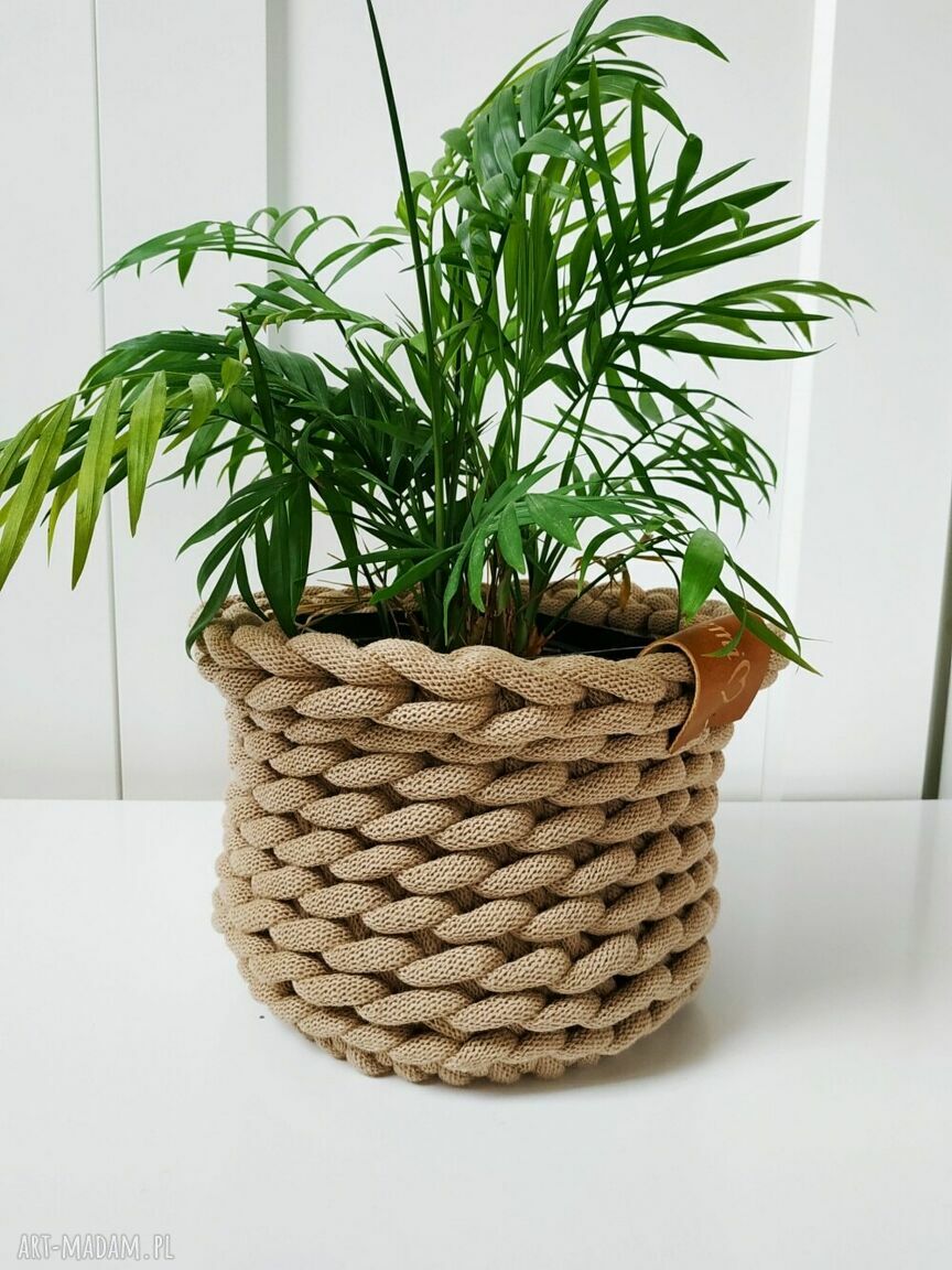 Koszyk-osłonka na doniczkę z grubego sznurka bawełnianego (15 cm) - ręcznie pleciona