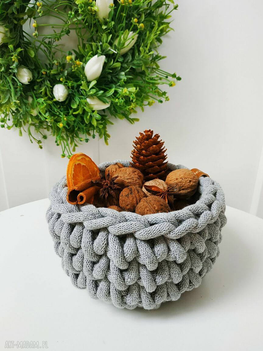 Koszyk świąteczny na orzechy Babełek - szary handmade