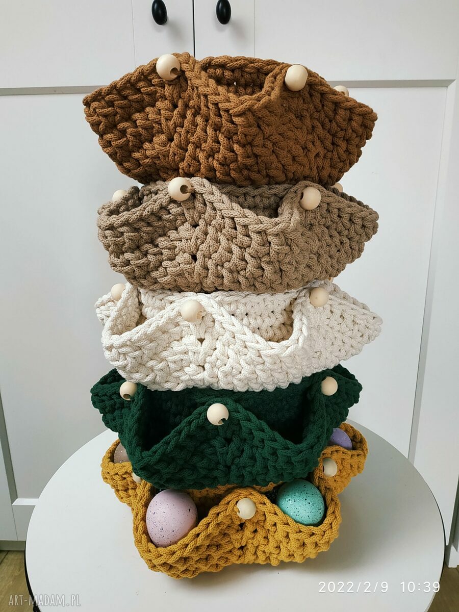 Koszyk wielkanocny na jajka z przegródkami - szydełkowy handmade