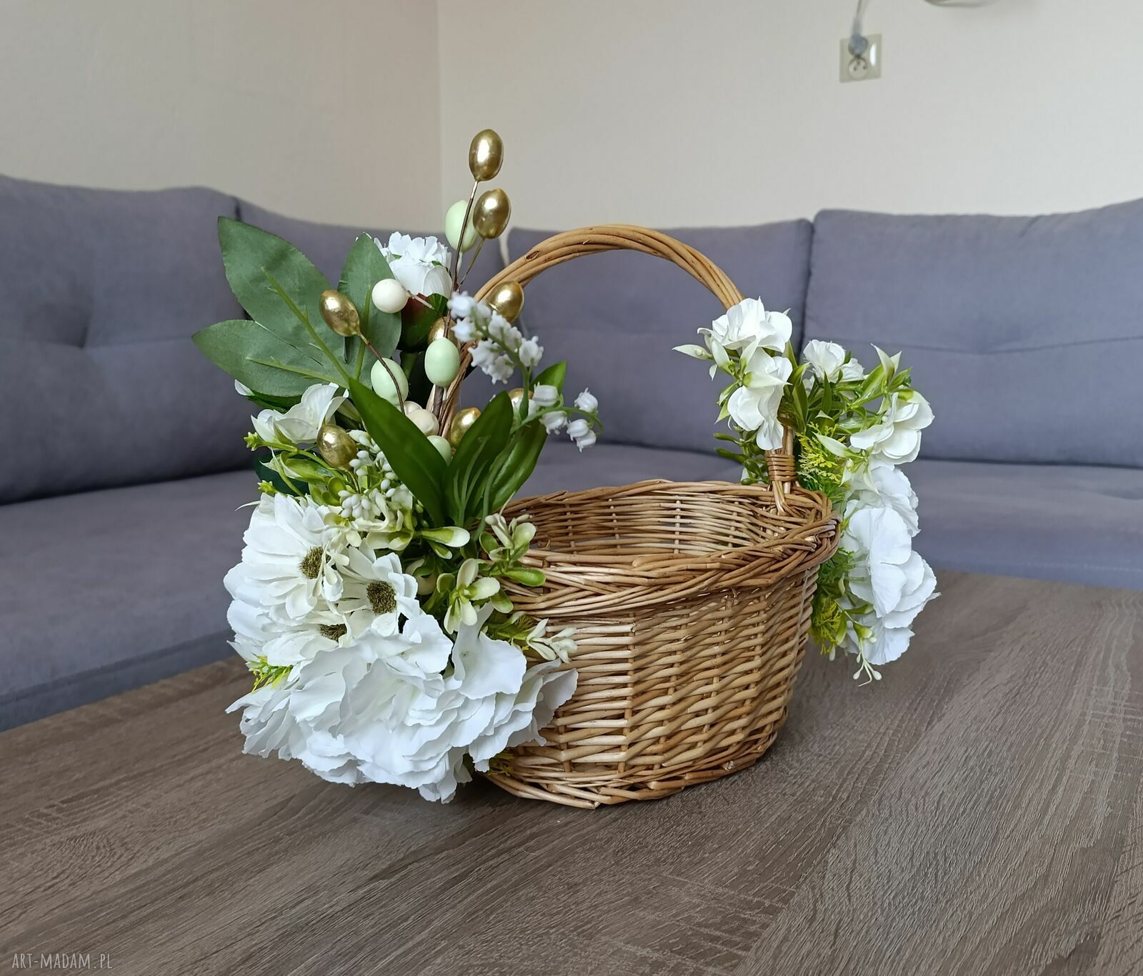 Koszyk wielkanocny na święconkę - wiklinowy rozmiar M z ozdobą kwiatową