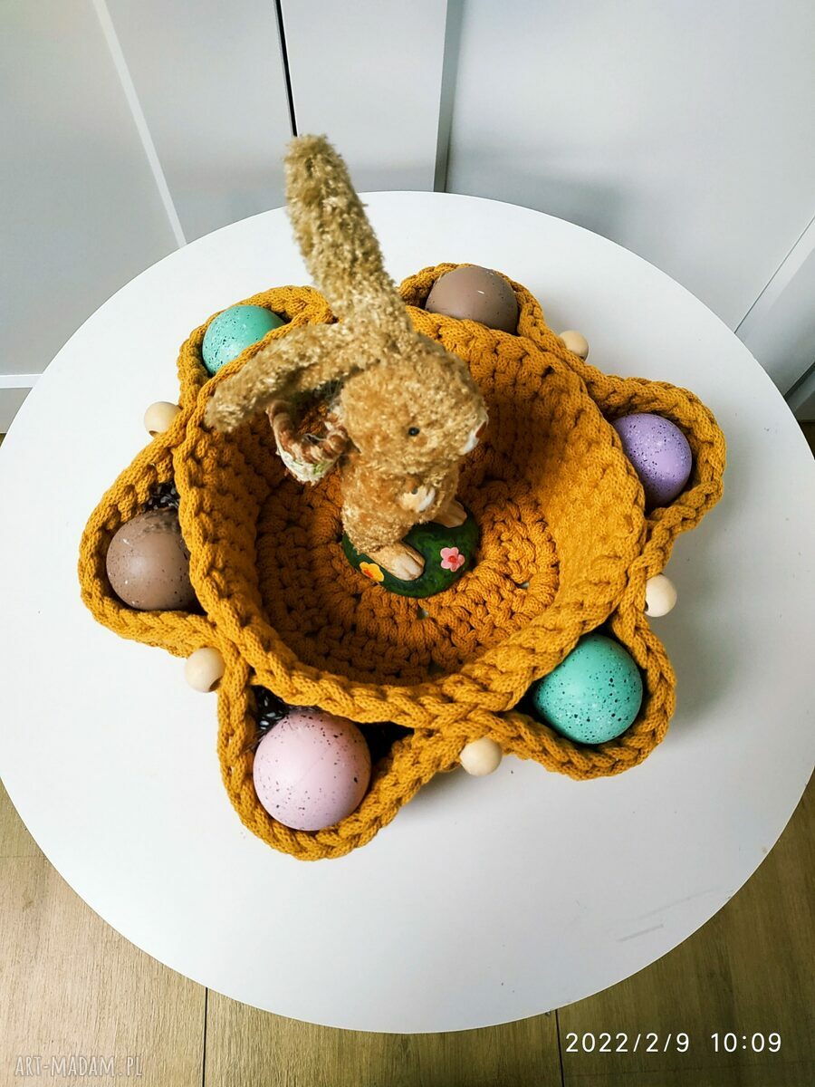 Koszyk wielkanocny na jajka z przegródkami - szydełkowy handmade
