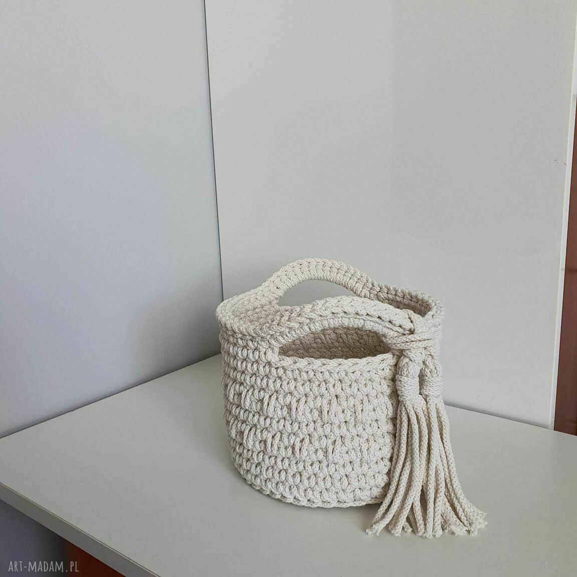 Szydełkowy koszyk ze sznurka bawełnianego 20x15 cm (ecru)