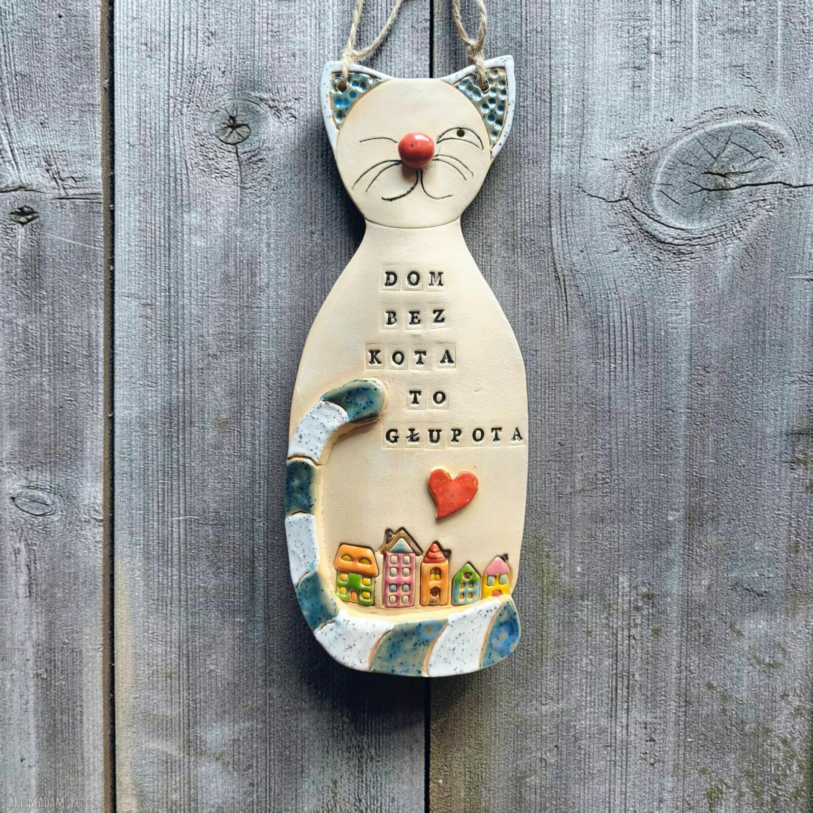 Ręcznie robiony kot ceramiczny do powieszenia na prezent
